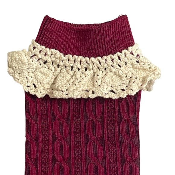 Burgundy cable knit knee socks with ivory crochet lace ruffle - Picture 3 of 4